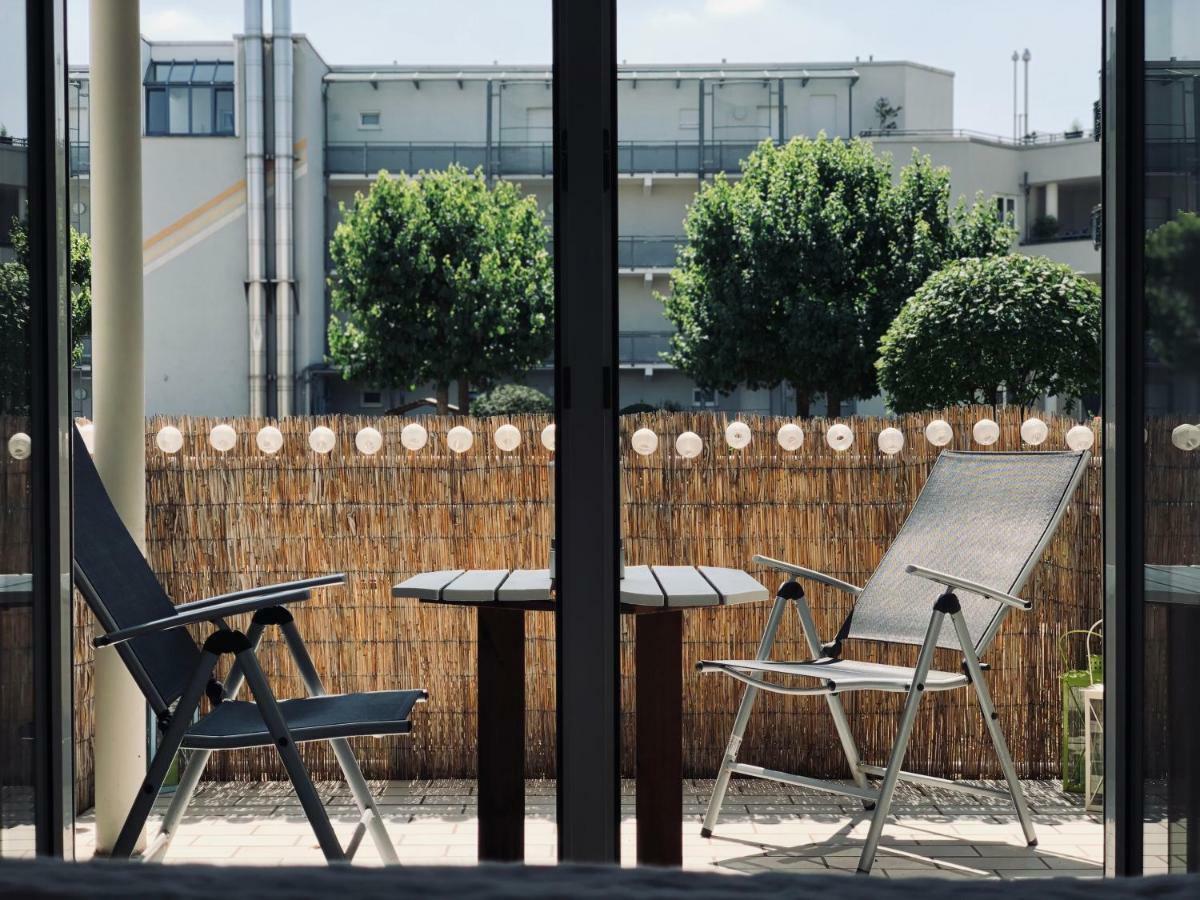 Parkplatz Und Balkon - Burberg'S Heimathafen In Wiesbaden Eksteriør bilde